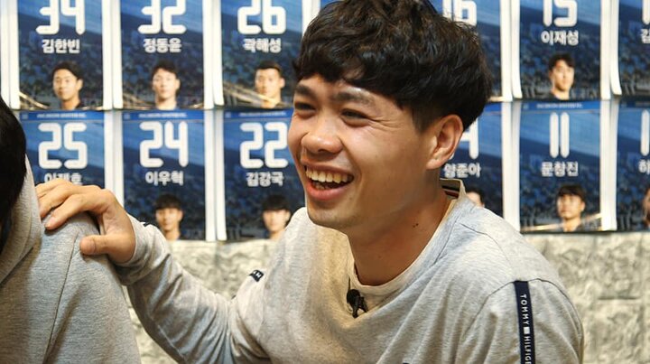 Đài truyền hình Hàn Quốc làm phóng sự về Công Phượng ở Incheon United