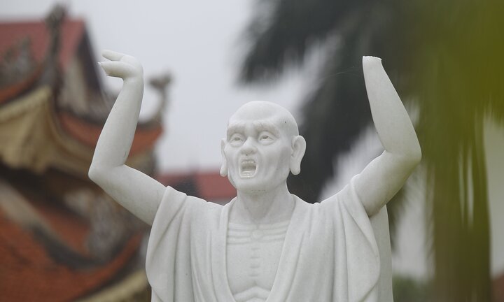 Video: Cận cảnh gần 20 pho tượng La Hán bị đập phá không thương tiếc ở Hà Nội