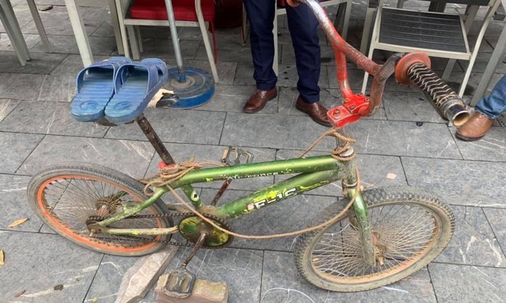 Trao tặng 173 triệu đồng cho gia đình cậu bé đạp xe hơn 100km từ Sơn La xuống Hà Nội