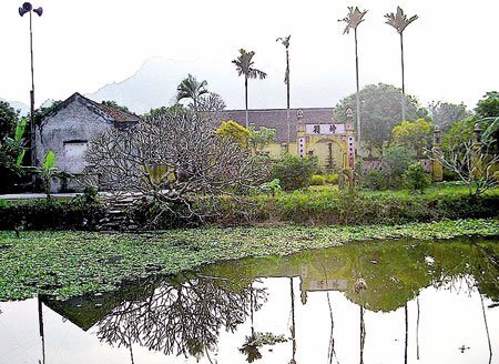 Xin ngủ lại qua đêm, rạng sáng hai bà cháu chết đuối dưới ao trong chùa