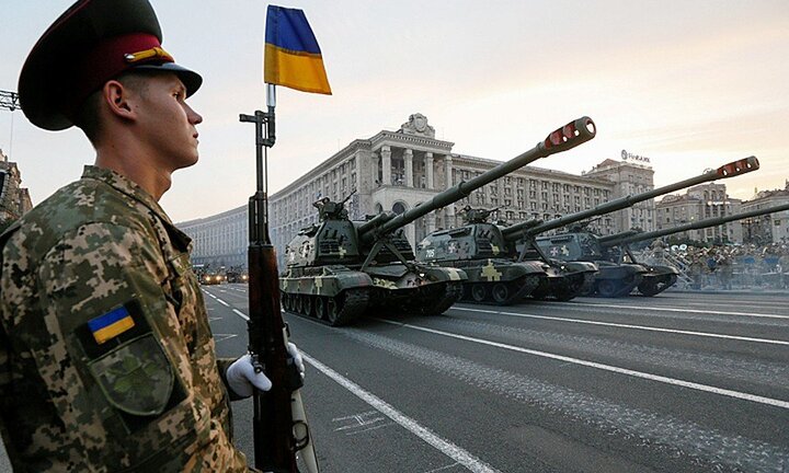 Bộ trưởng Ukraine tuyên bố sẽ đến Matxcơva bằng xe tăng, Nga đáp trả hài hước