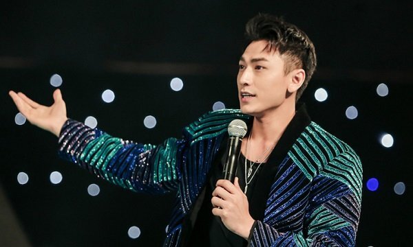 Isaac ‘đốn tim’ fan khi xuất hiện với hình ảnh mới, hát hit triệu view cực sôi động