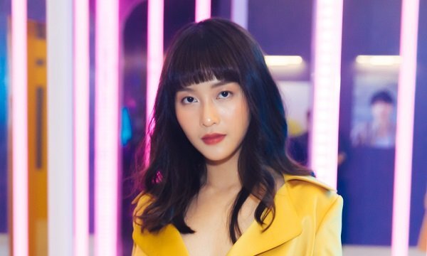 Khả Ngân lạ lẫm với tóc ngố, vui vẻ hội ngộ S.T Sơn Thạch