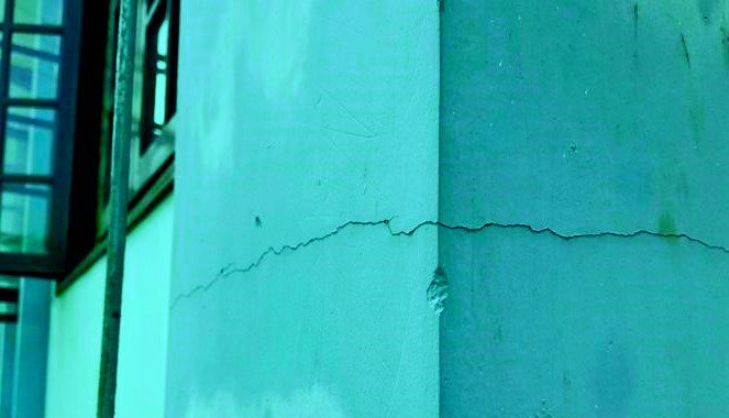 Trường mầm non mới bàn giao đã nứt ngang nẻ dọc