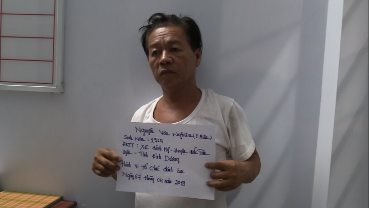 Bắt quả tang hàng chục quý bà đang say sưa 'sát phạt' ở Bình Dương