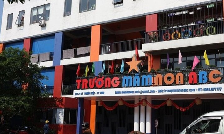 Bé 5 tuổi ở Nghệ An không được đi học vì chậm đóng học phí?