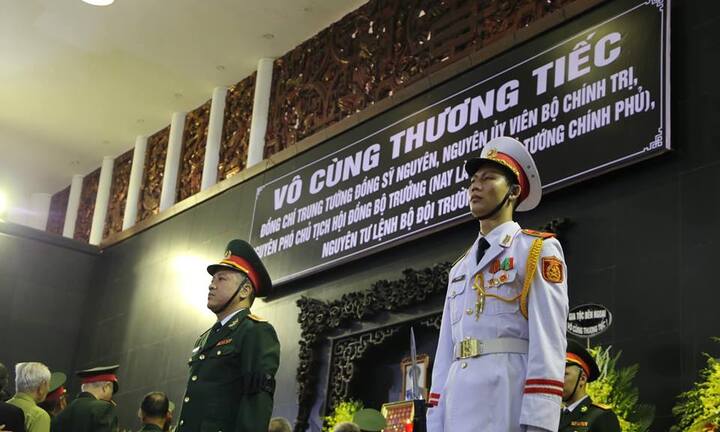 Video: Thương tiếc tiễn đưa Trung tướng Đồng Sỹ Nguyên về nơi an nghỉ cuối cùng