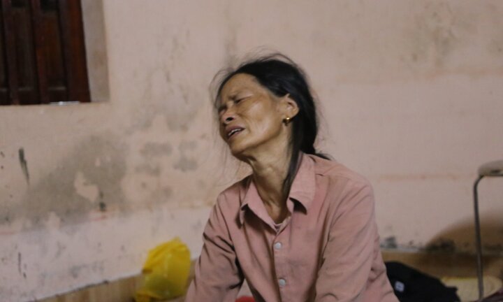 Video: Quặn lòng tiếng khóc của người bà gọi tên cháu bị thiệt mạng trọng vụ cháy xưởng ở Hà Nội