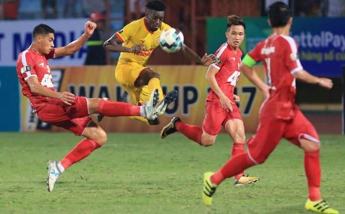 Video: Bùi Tiến Dũng lập công, Viettel đánh bại Nam Định