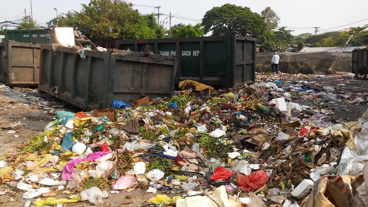Dự án mãi nằm trên giấy, hàng nghìn hộ dân vẫn 'sống chung với rác'