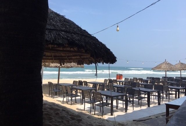 Nữ điều dưỡng sốc khi đưa con đi dự buổi bảo vệ luận án thạc sĩ của chồng