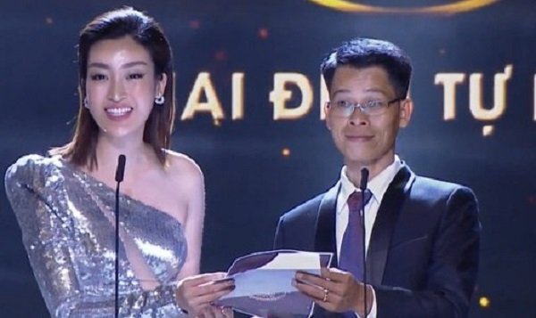 Đỗ Mỹ Linh nhầm lẫn tai hại, dõng dạc gọi Hà Anh Tuấn là nữ ca sĩ trên sóng trực tiếp