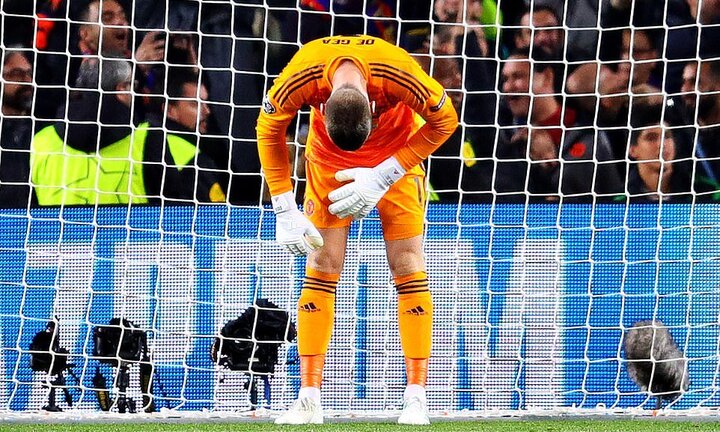 CĐV MU giận dữ đòi đuổi Ashley Young, gọi De Gea là 'Karius mới'