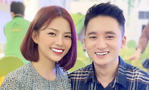 Phan Mạnh Quỳnh và bạn gái xinh đẹp xác nhận ngày cưới