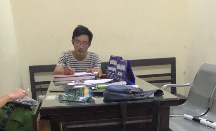 Bỏ xe máy chạy bộ, tên trộm bị CSGT Hà Nội quật ngã, bắt giữ