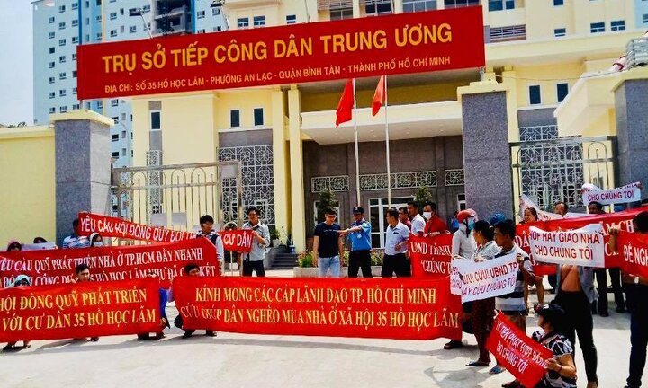 Bị trễ hạn giao nhà gần 2 năm, hàng trăm khách hàng mua nhà ở xã hội khốn đốn