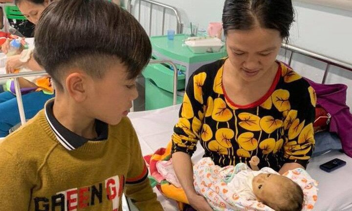 Em trai cậu bé đạp xe 103 km từ Sơn La về Hà Nội đã qua đời