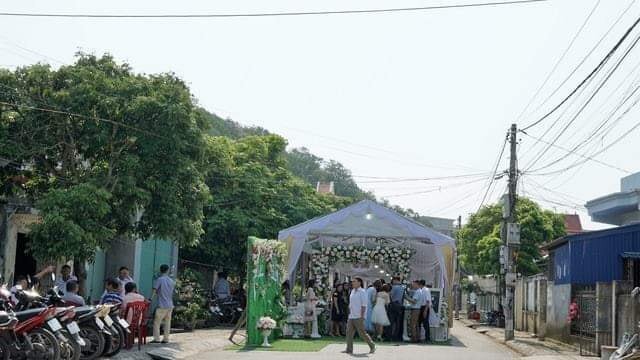 Hiệu trưởng ngang nhiên chiếm dụng lòng đường dựng rạp đám cưới cho con suốt 3 ngày