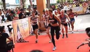 Video: 700 người chạy bộ chinh phục tòa nhà cao nhất Việt Nam