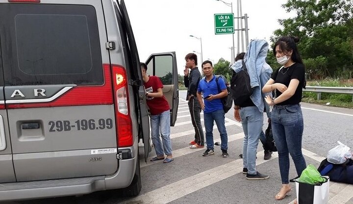 Xác định chủ xe khách 'dù' treo biển Mỹ Đình - Yên Bái, ném hành lý rồi đuổi khách xuống giữa đường