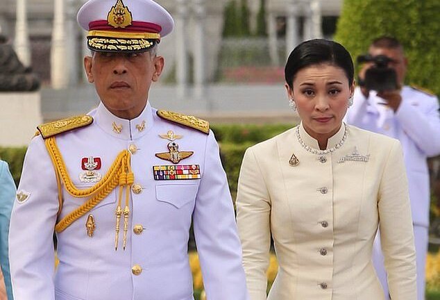Chuyện tình kín tiếng của nhà Vua và Hoàng hậu Thái Lan