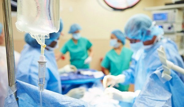 2 tiếng đồng hồ cứu người đàn ông tự đâm thấu tim