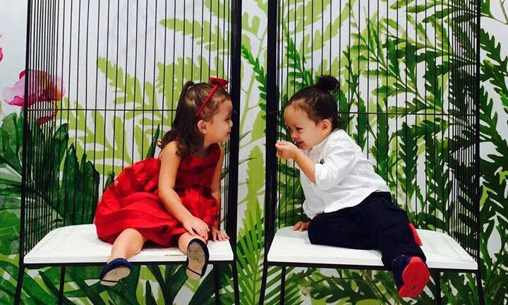 Hai con lai Tây đẹp tựa thiên thần của Hồng Nhung