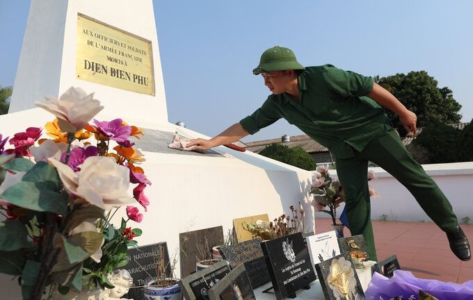 Video: Khu 'mộ Tây' rộng 1.000m2 giữa lòng chảo Điện Biên Phủ