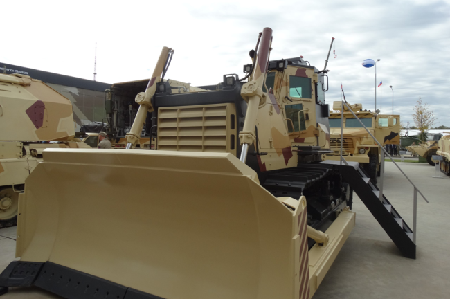 Ý tưởng ‘độc lạ’ của Nga: Biến máy kéo thành xe bọc thép quân sự