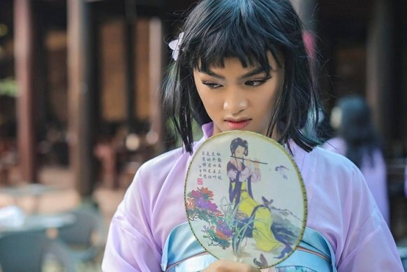 Nam sinh Đắk Lắk đóng giả Thúy Kiều trong bộ ảnh kỷ yếu đậm chất văn học