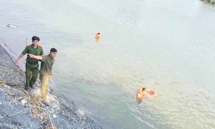 Rủ nhau tắm sông Đồng Nai, hai học sinh bị nước cuốn mất tích