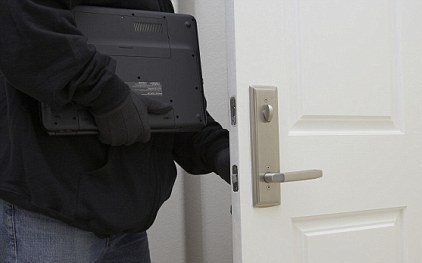 Thư ký tòa trộm máy tính xách tay của nữ thẩm phán