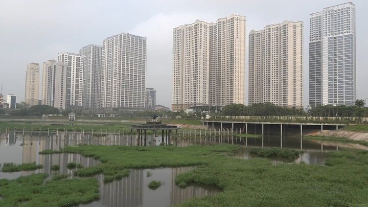 Video: Hồ điều hòa trong công viên 300 tỷ đồng cạn nước vì... bay hơi