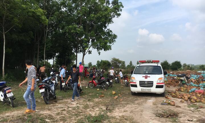 Người đàn ông chết trong tư thế treo cổ tại lô cao su ở Bình Dương