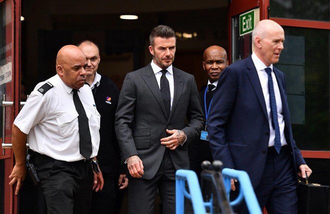 Video: Cựu danh thủ Beckham bị treo bằng nửa năm vì dùng điện thoại khi lái xe