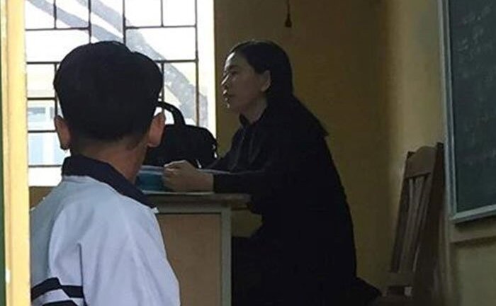 Cô giáo bắt học sinh quỳ trước lớp: 'Tôi làm theo yêu cầu của phụ huynh'