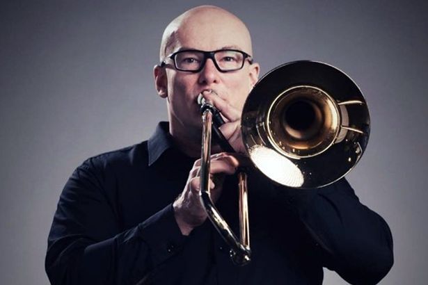 Dàn nhạc Việt Nam chấm dứt hợp đồng với tội phạm ấu dâm Anh ngay khi biết về quá khứ