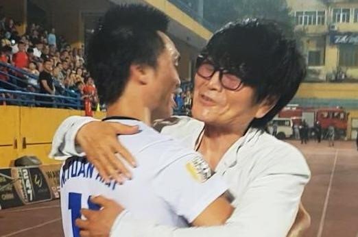 Video: Xúc động khoảnh khắc Tuấn Anh gặp lại 'thần y' Hàn Quốc