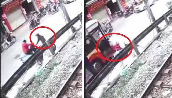 Clip: Truy tìm kẻ đi xe máy ngược chiều khiến 1 người chết thảm dưới bánh xe buýt