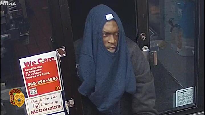 Clip: Có súng trong tay, tên cướp mù công nghệ vẫn nhận cái kết cay đắng