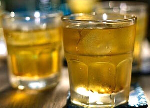 Uống trà đá để giải khát, cẩn thận rước bệnh vào người