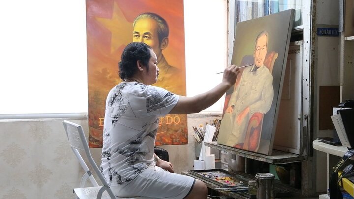 Video: Gặp Họa sĩ vẽ hơn 2.000 bức chân dung Bác Hồ