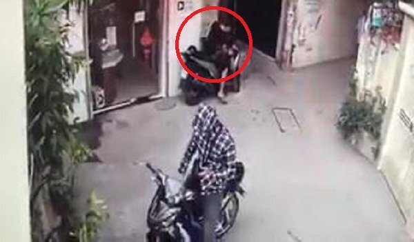 Clip: Nghênh ngang trộm xe SH trước cửa nhà, thanh niên lĩnh cái kết đắng