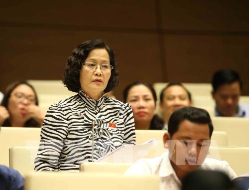 Đại biểu Quốc hội tranh luận đề xuất cấm uống rượu bia trong giờ nghỉ giữa ca