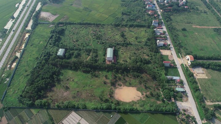 Video: 'Đói' vốn, dự án bệnh viện 2.700 tỷ đồng ở Hà Nội trở thành chỗ nuôi gà