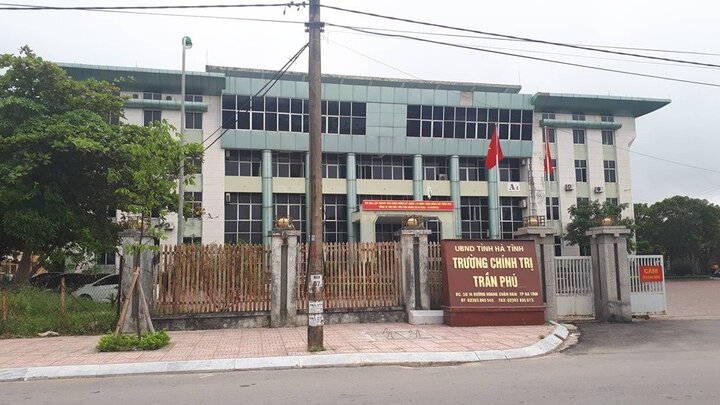 Đăng tin xúc phạm lãnh đạo Đảng và Nhà nước trên facebook, trưởng khoa trường Chính trị Trần Phú bị cách chức