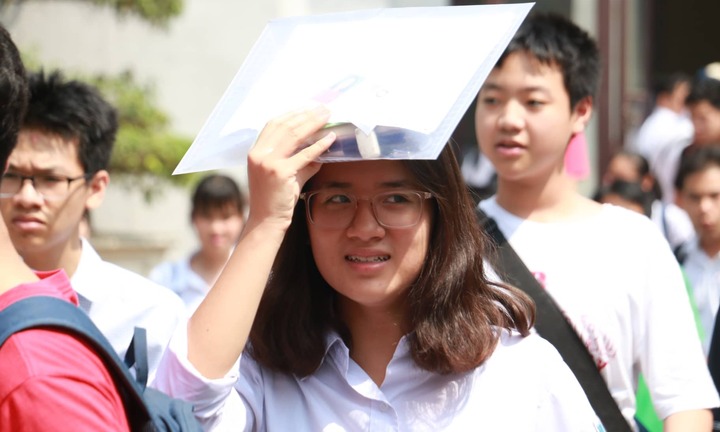 Đề thi Ngữ văn lớp 10 THPT Chuyên Khoa học tự nhiên Hà Nội