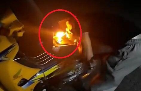 Clip: Thanh niên chơi ngông, châm lửa bình xăng mồi thuốc bị dân mạng 'ném đá'