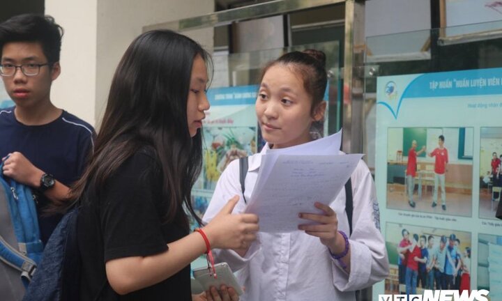Đề thi Văn lớp 10 THPT Chuyên Sư phạm Hà Nội