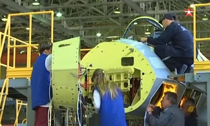 Video cho thấy Nga sắp xuất xưởng hàng loạt tiêm kích tàng hình Su-57